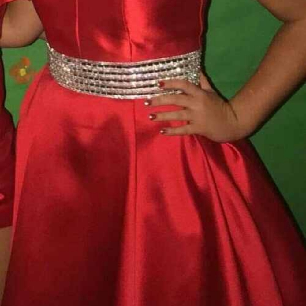 Red Dress - Picture 2 of 4